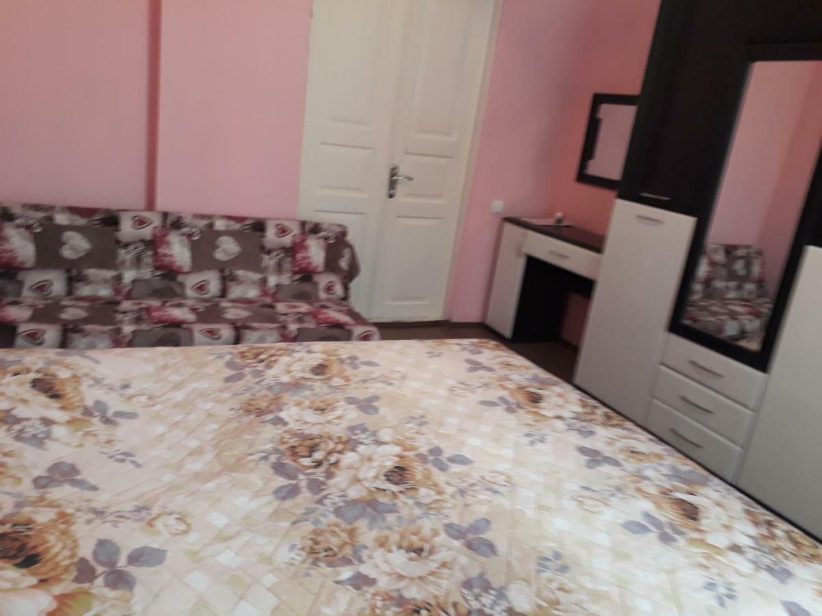 Homestay Izolda Batumi Eksteriør bilde